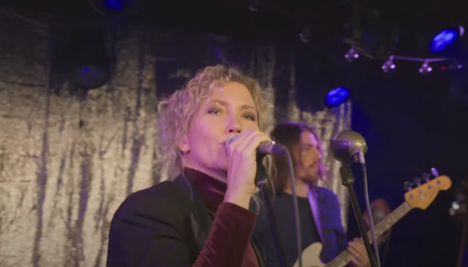 Photo de Lily Thibodeau et son clip captivant « Je millésime »