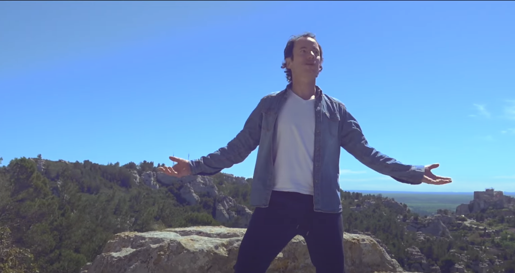 Photo de Olivier Laurent célèbre la joie du cyclisme dans « Vive le vélo »