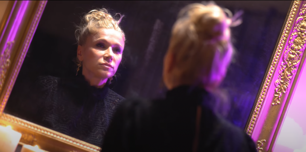 Valérie Fayolle illumine la scène avec son nouveau clip « PILE ET FACE » Photo de Valérie Fayolle illumine la scène avec son nouveau clip « PILE ET FACE »