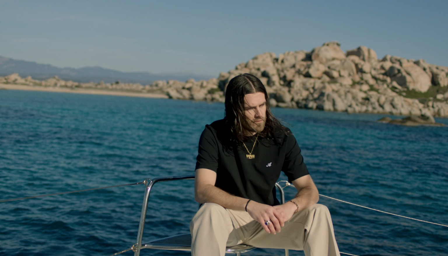 Photo de AYLE frappe à la porte du succès avec « Toc Toc »