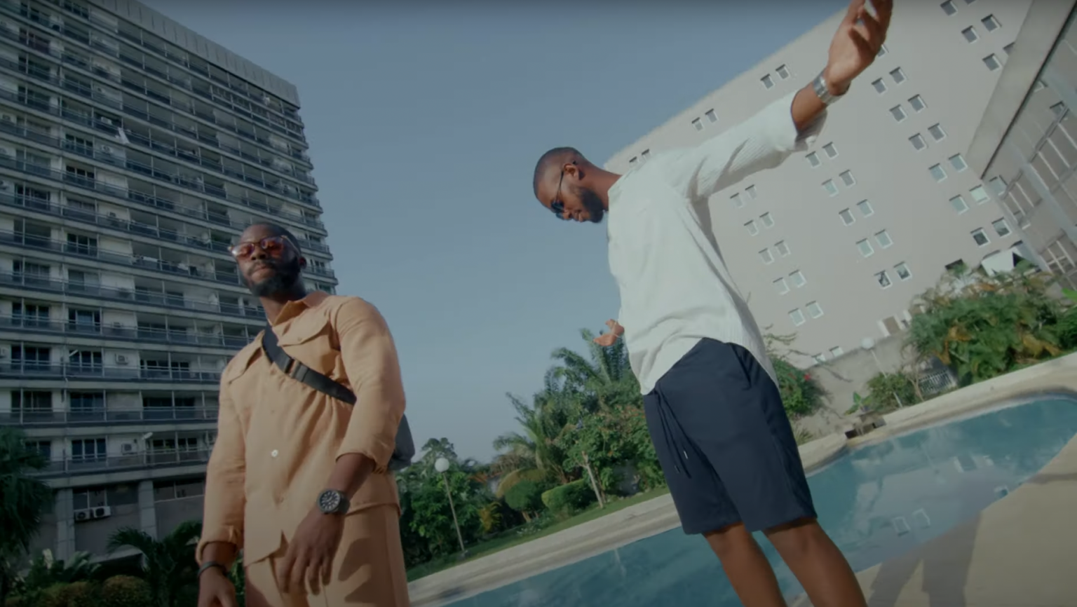 Meulobig et TSK jouent la carte de la séduction dans leur nouveau clip « Changer de cote » Photo de Meulobig et TSK jouent la carte de la séduction dans leur nouveau clip "Changer de cote"