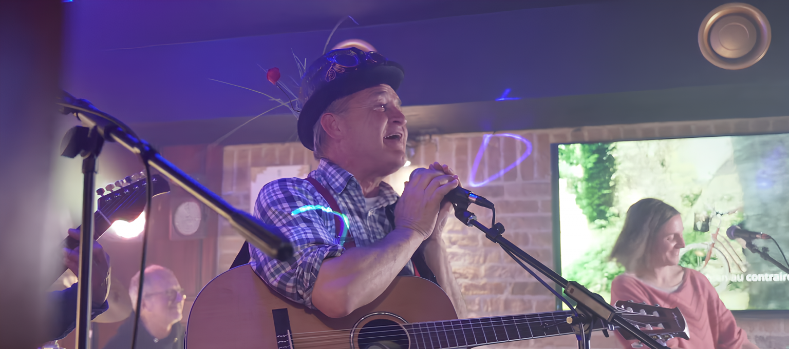 Photo de Régis Herlin éblouit avec son nouveau clip, « Amitié »