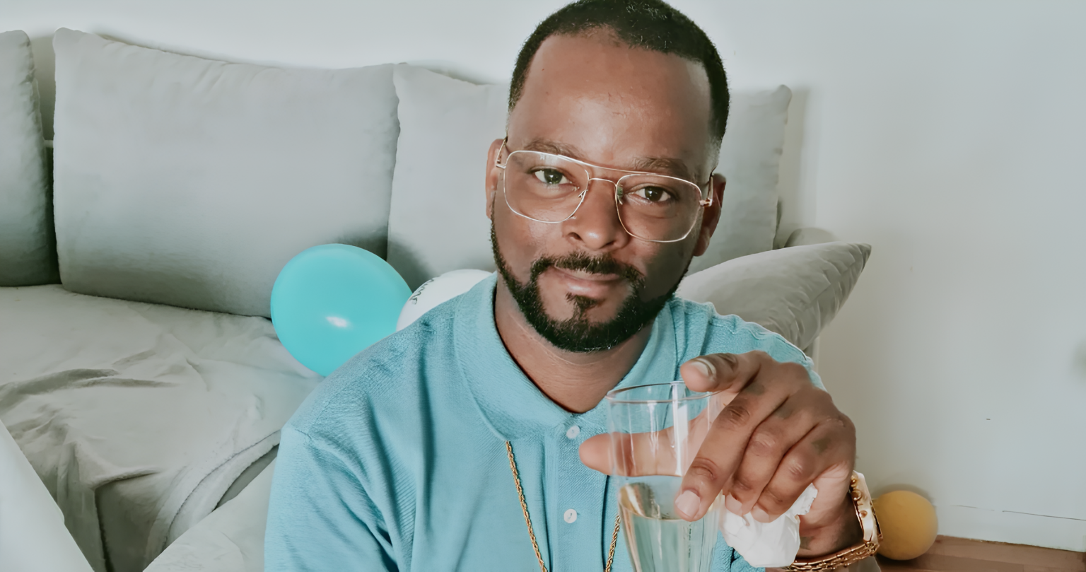 Photo de Dona Pasta exprime son amour dans « Baw Love »