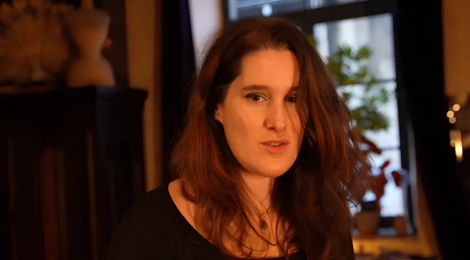 Photo de LaureM enchante avec son nouveau clip « Conjure les sorts »