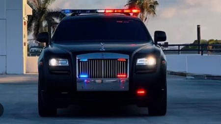 Photo de La police de Miami roule en Rolls-Royce, la toile s'embrase ! Voici le gros bad buzz du moment..