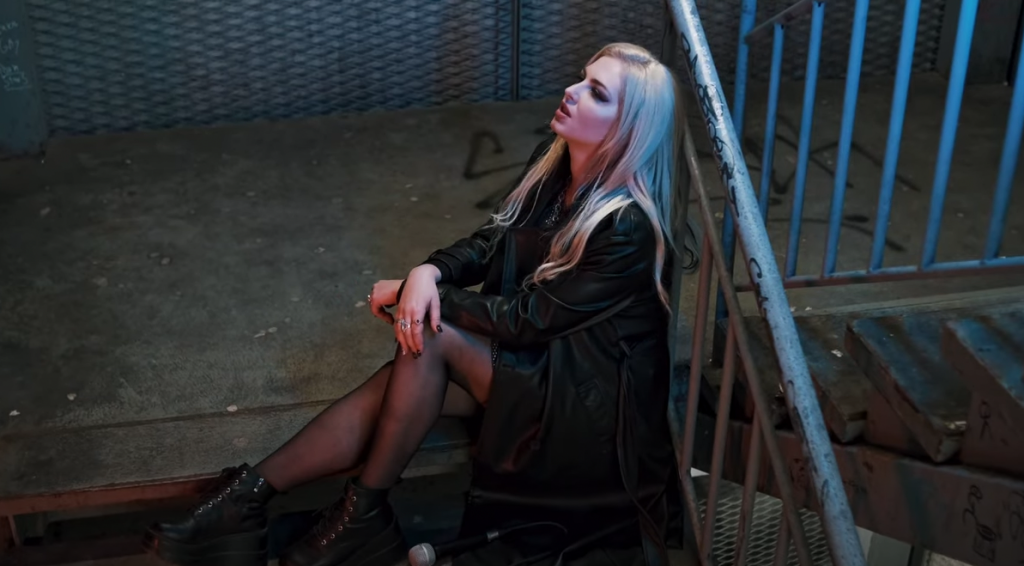 Photo de Light 47 en pleine « Confession » dans son nouveau clip