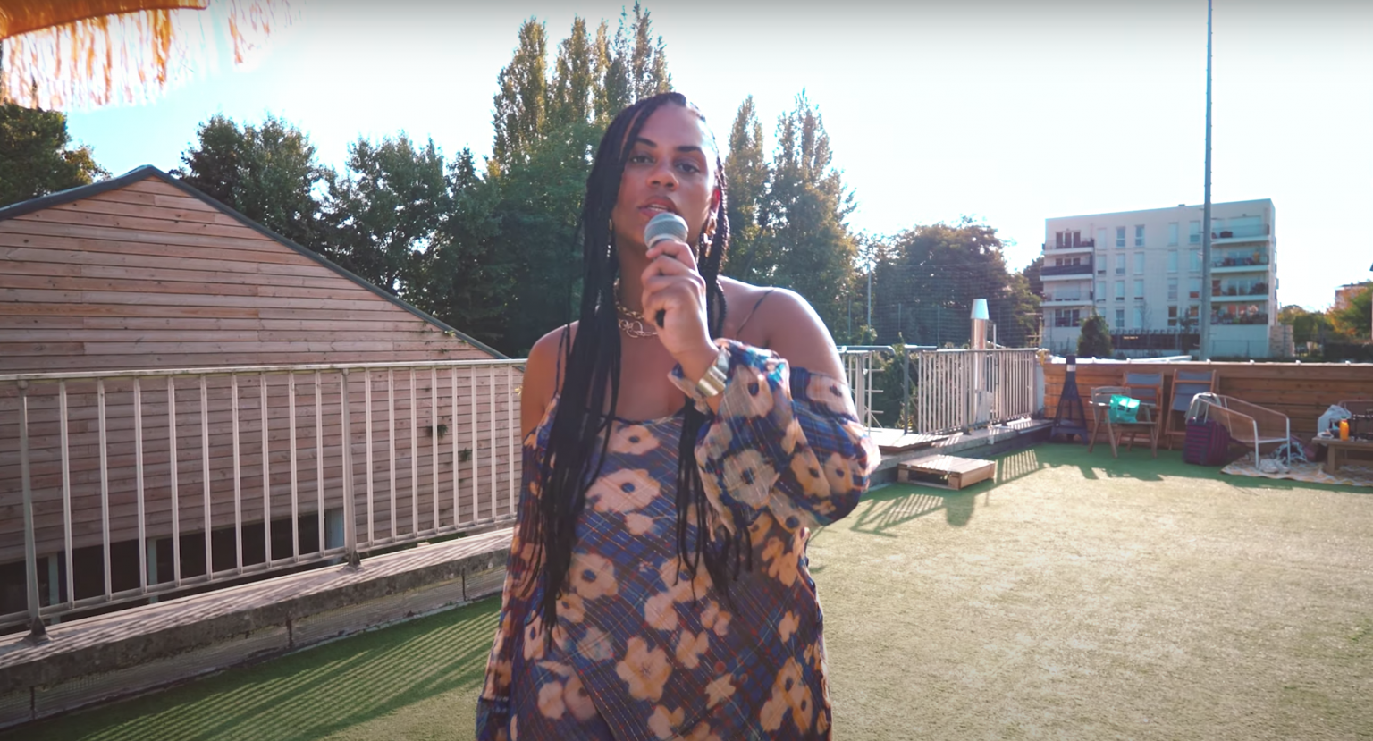 Photo de Kalala qui nous dévoile son "Joli Body" dans son dernier clip.