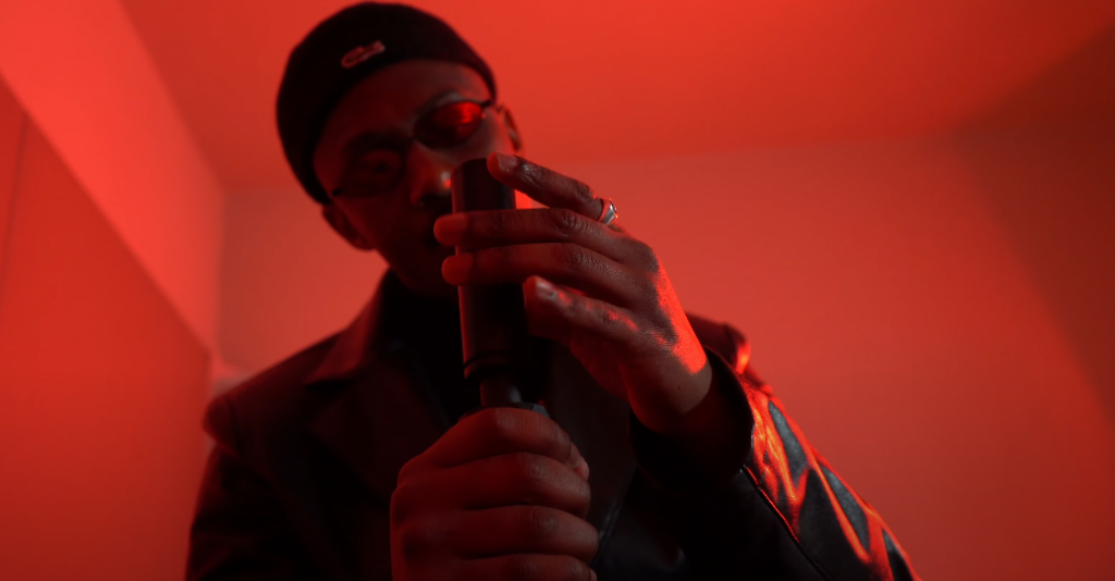 Photo de Montez à bord du « Coupé Sport » de Bane Sparrow