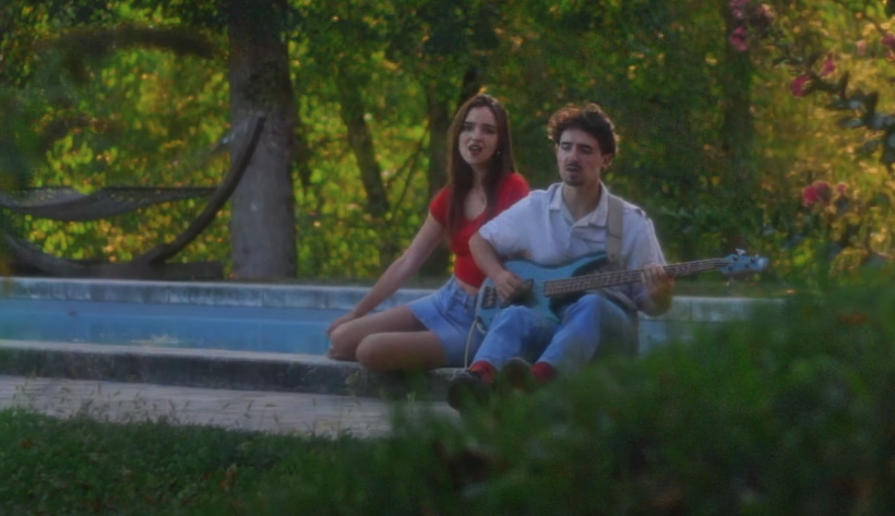 Photo de Découvrez « La piscine aux Secrets », une idylle caniculaire signée Flocon