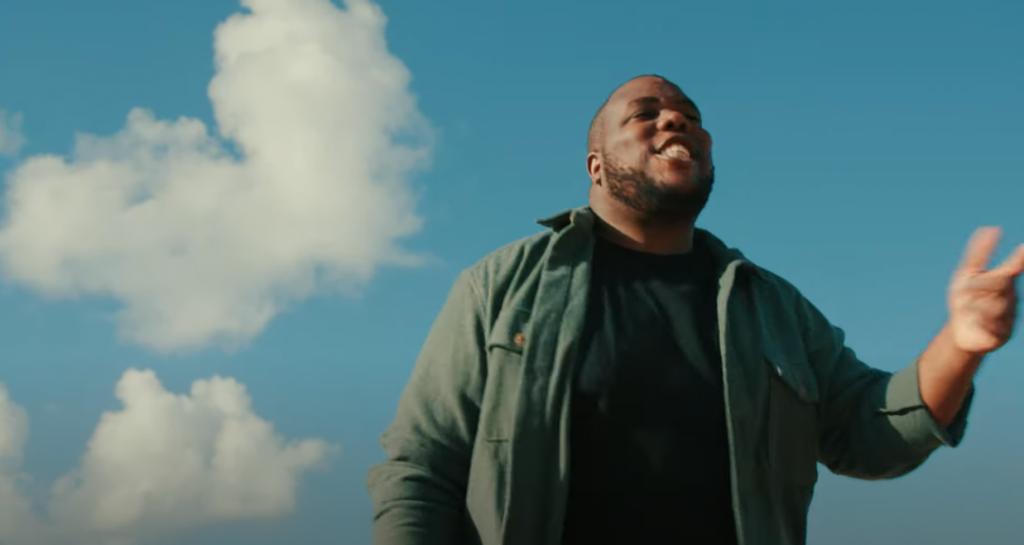 Photo de MrRay annonce la couleur avec « Là-haut, J'irai! »