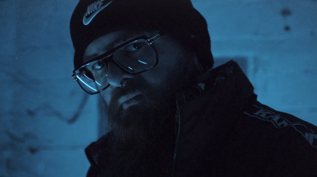 Photo de DUST Le Véritable en mode « SOLDAT » dans son nouveau clip