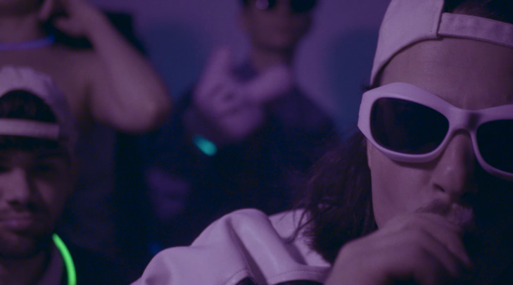 Photo de La Mèche en mode « Jeune Branleur » dans son nouveau clip