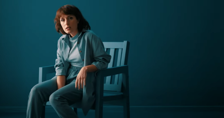 Photo de Elia Rose se sent un peu « Lonely » dans son nouveau clip