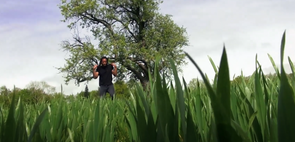 Photo de « 12 paRSEcS » de SuR Ecoute : Un clip rempli de mystère