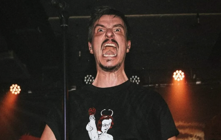 Photo de Dans le nouveau clip de BABYLON PRESSION, « C'EST LA MERDE » !