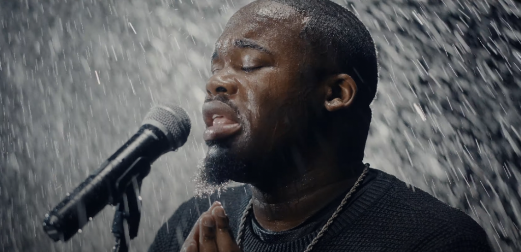 Photo de Sensations fortes garanties dans « Avec Toi », le nouveau clip d'Elikya