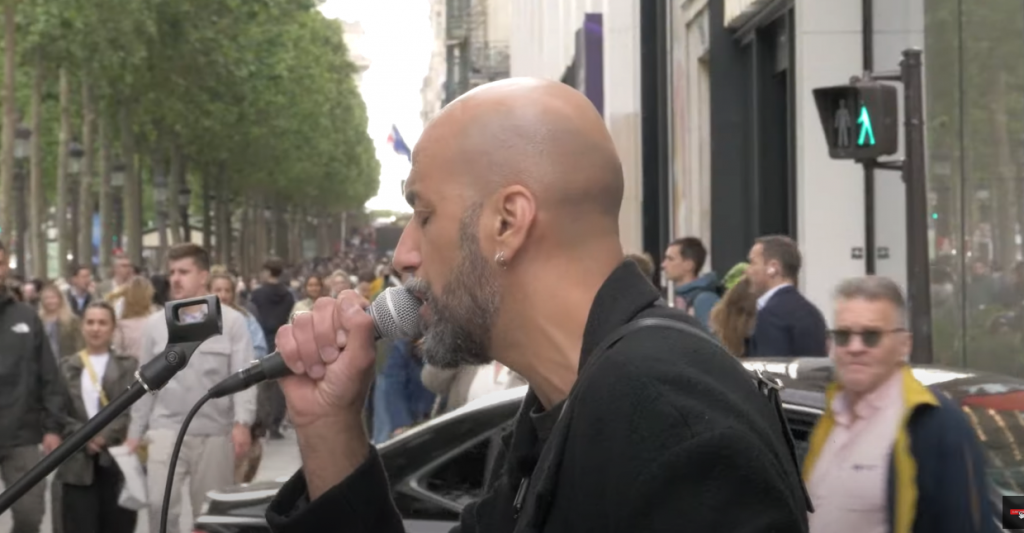 Picture of Khalid touche les cœurs dans son nouveau clip « COMME UN ANGE »