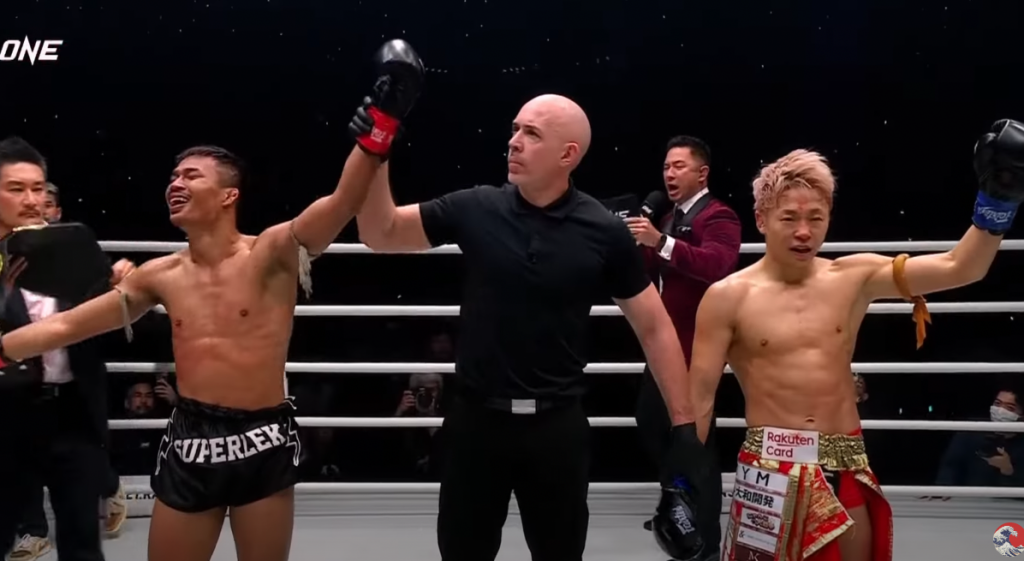 Photo de Direction Bangkok pour le nouveau clip de Maeda, « SUPERLEK »