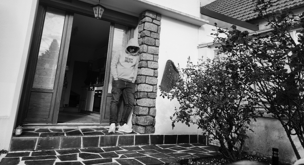 Photo de Matthieu Britel nous parle de « Ma bombe atomique » dans un clip explosif !