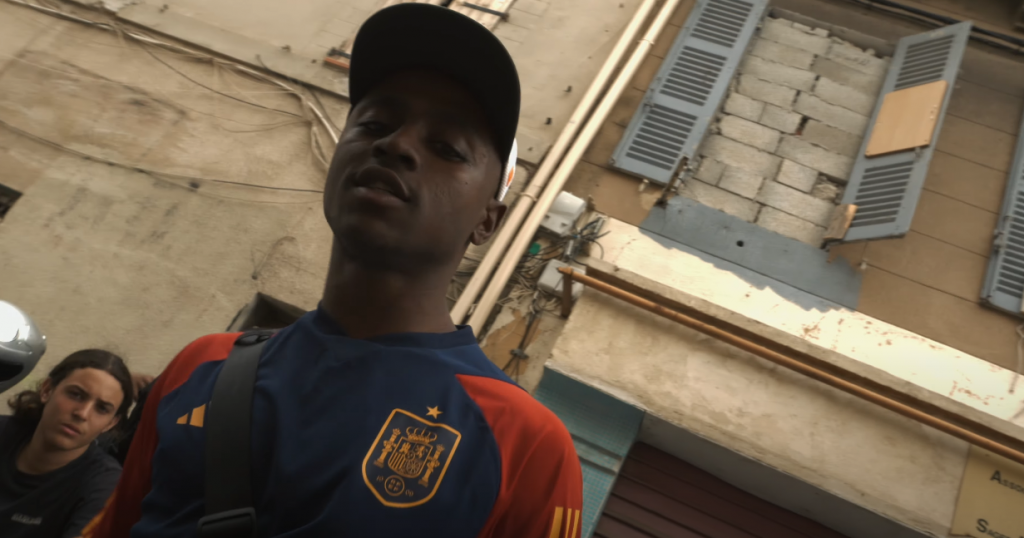 Photo de Le monde est « Cruel » dans le nouveau clip de GrAnDé03