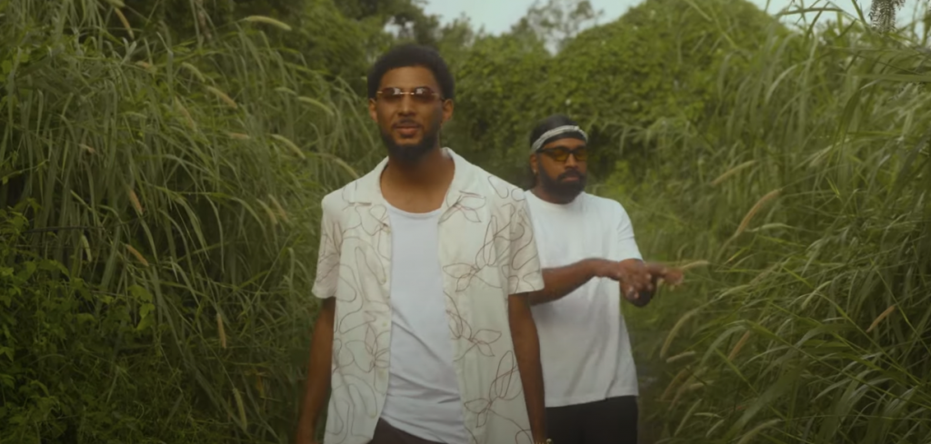 Photo de Babkésign pratique une « MEDECINE » un peu spéciale dans son nouveau clip