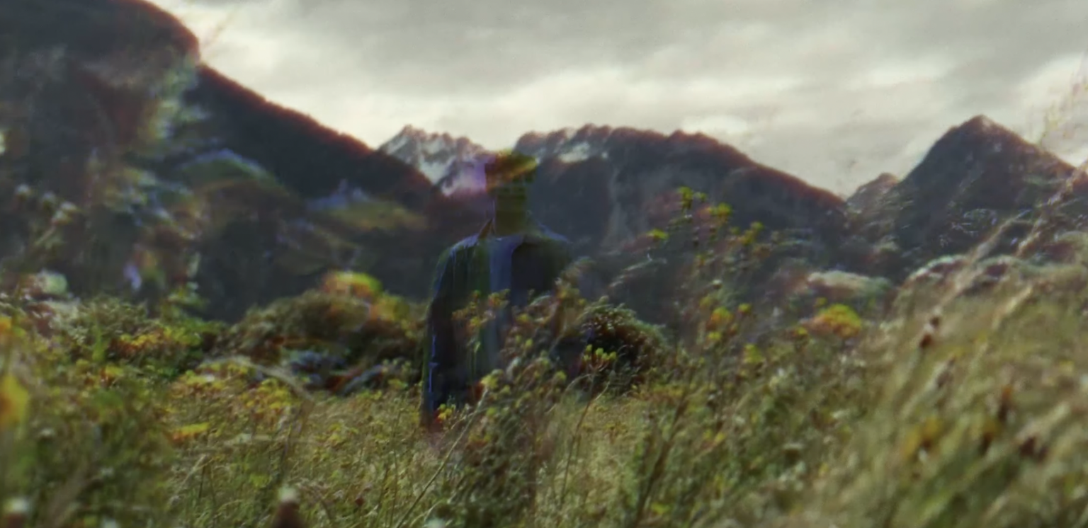 Photo de LUSER rappe ses « Réflexions Nocturne » dans son dernier clip