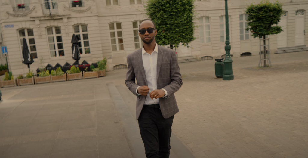 Photo de « LA VIE EST BELLE » avec le nouveau clip de Fely M.