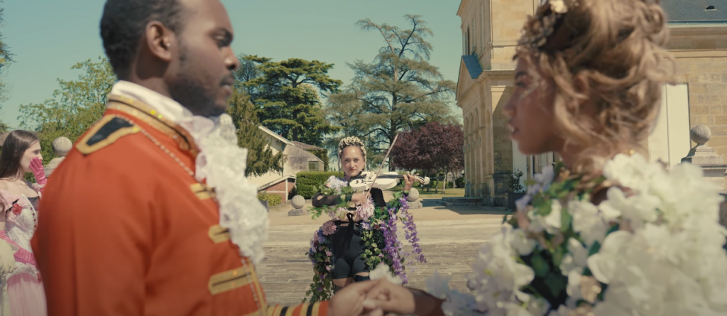 Photo de Découvrez l'univers incroyable de Taria avec son nouveau clip « ENVIE »