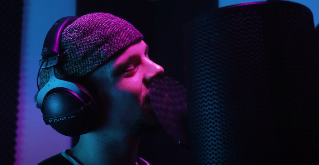 Photo de El Yawn, redoutable dans son nouveau clip « Compact »