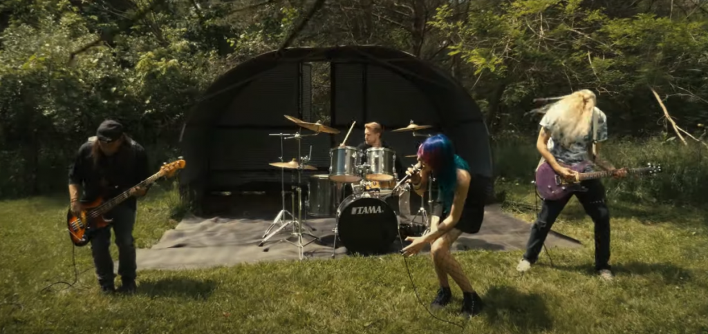 Photo de Entrez dans le monde extraordinaire de Crafted Conviction avec « Morning Dew's Last Drop »