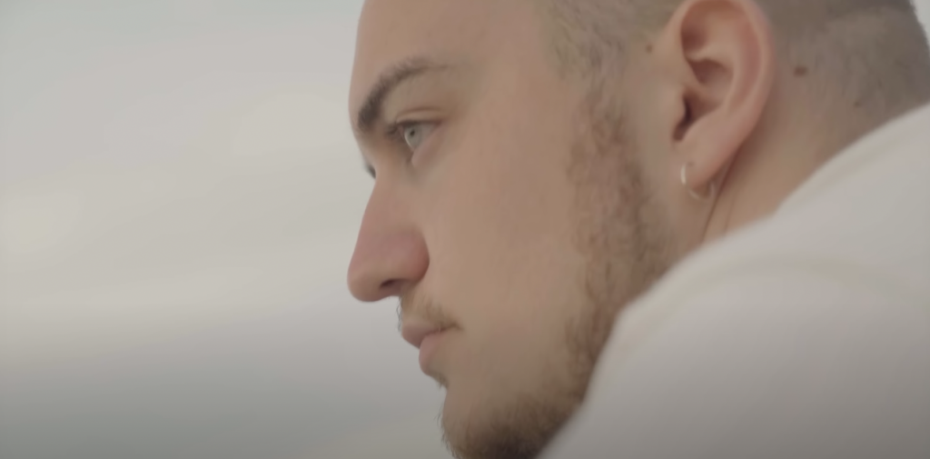 Photo de Direction les étoiles avec « Éternelle », le nouveau clip d'Accini