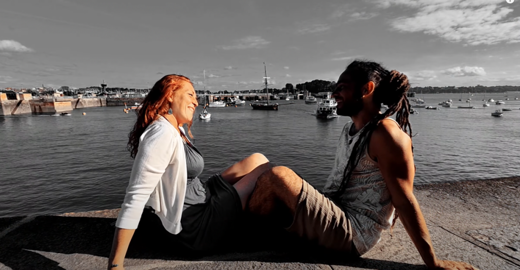 « Sur toi je craque » : Une ode à l’amour qui sent bon l’été signée KéwènKa et Olivier Delcroix Photo de « Sur toi je craque » : Une ode à l'amour qui sent bon l'été signée KéwènKa et Olivier Delcroix