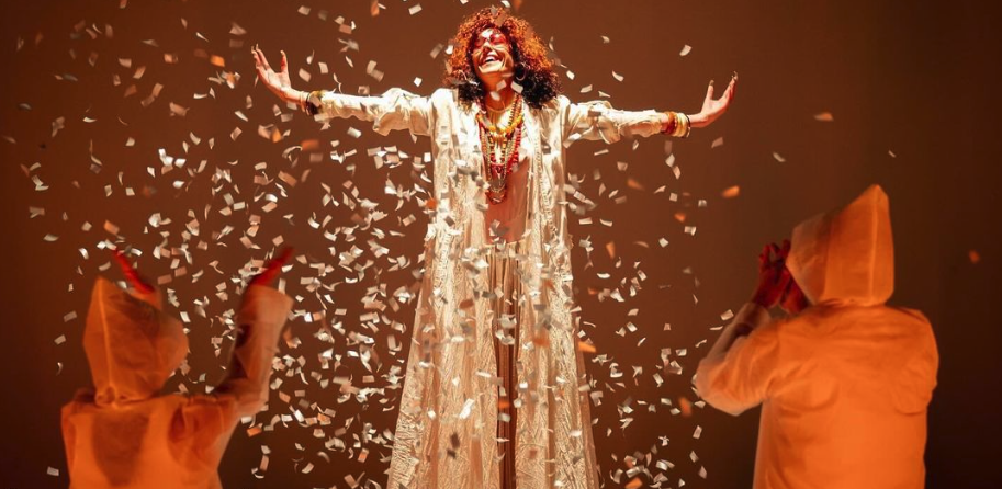 Photo de Thom DEWATT dénonce les dérives de notre monde dans « Le refluenceur »