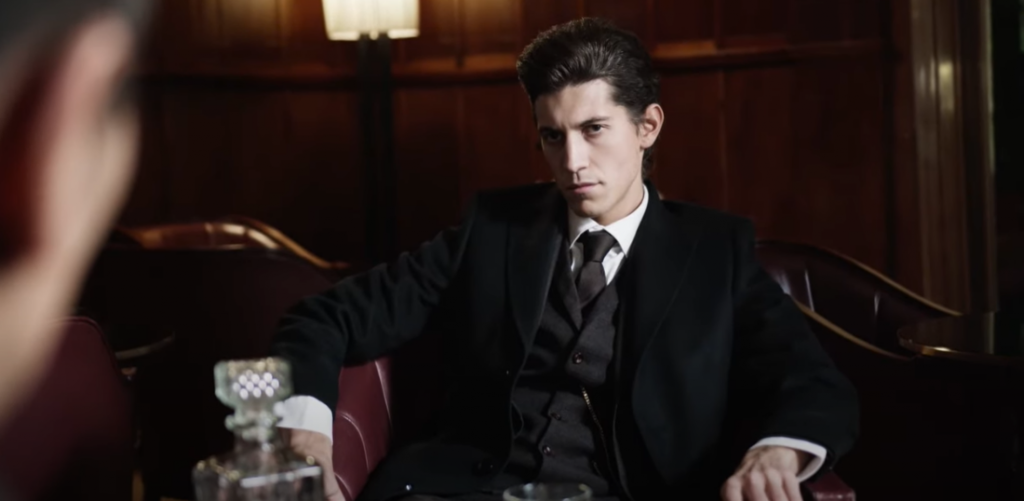 Photo de Professeur braque les projecteurs sur « La mafia » avec son nouveau titre