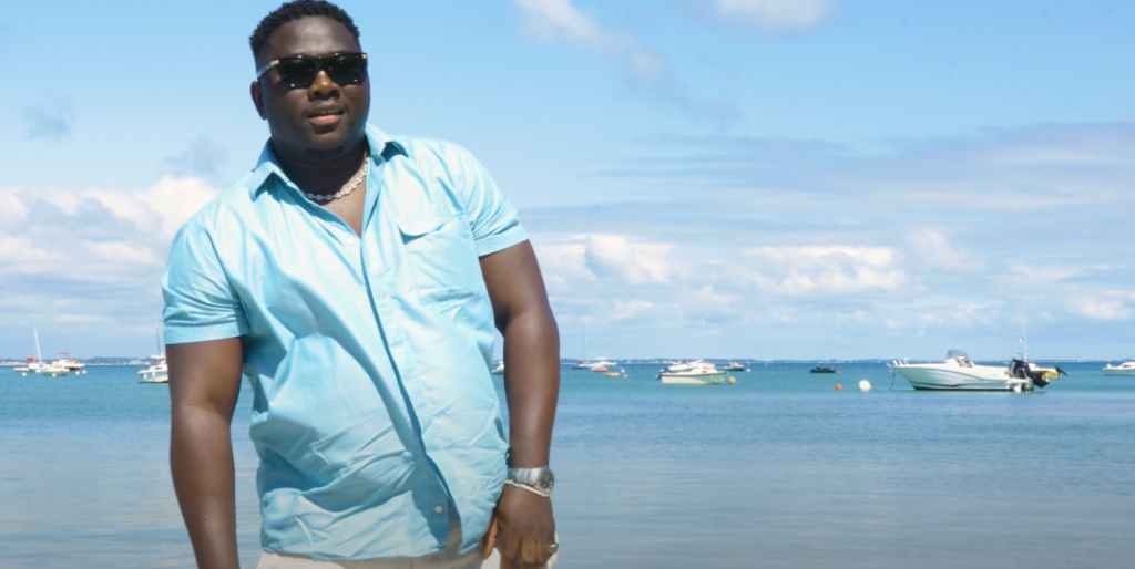 Photo de MAZDI dévoile ses sentiments dans son nouveau clip « Sans Toi »