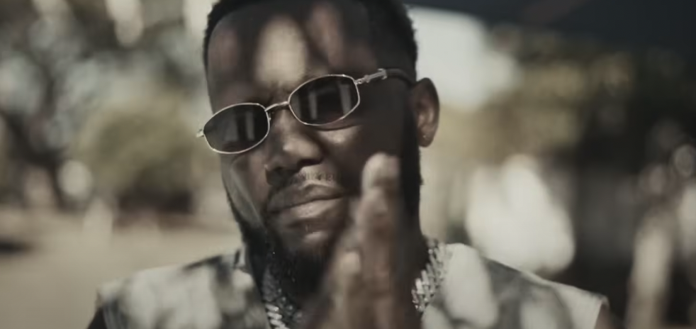 Photo de Terrell Elymoor vient mettre le feu à la toile avec « Matamani »