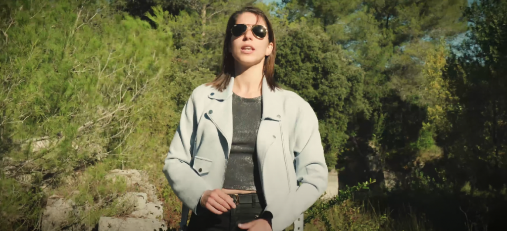 Photo de Noelia utilise sa plume contre le harcèlement scolaire dans « Cette fille-là »