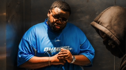 DJF, redoutable dans son nouveau clip « ZEMBE » Photo de DJF, redoutable dans son nouveau clip « ZEMBE »