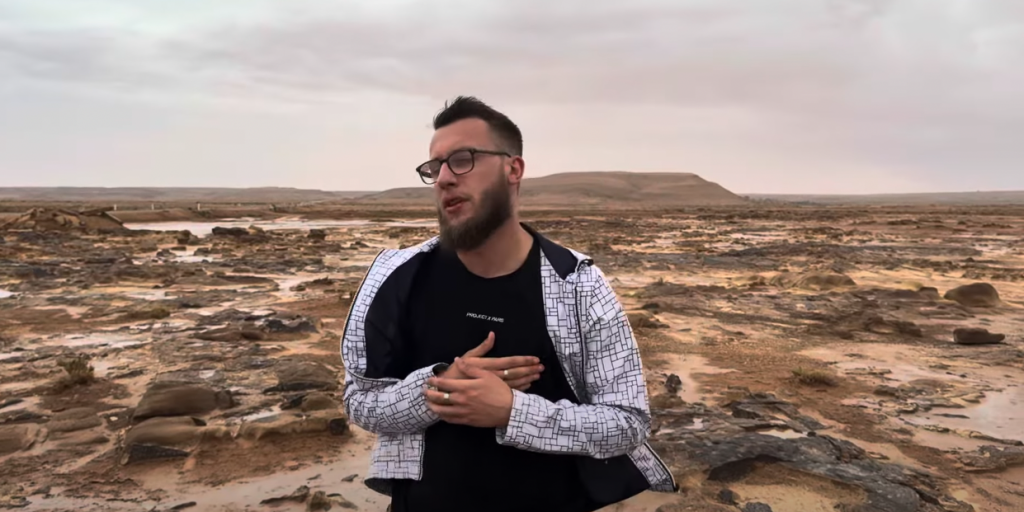 Photo de Confessions à cœur ouvert dans « Avec le temps », le nouveau clip de SF Le Vrai