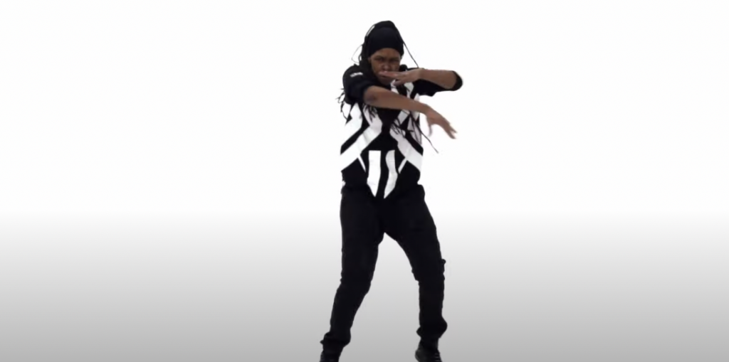 Photo de Mr Zurg impressionne avec sa prose dans son nouveau clip « VERTICAL »