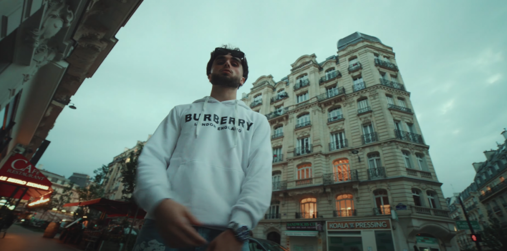 2skii, redoutable dans son nouveau clip « VITO SCALETTA » Photo de 2skii, redoutable dans son nouveau clip « VITO SCALETTA »