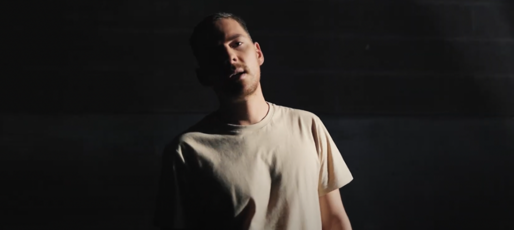 Nostalgie, musique et poésie dans le nouveau clip de BERCÉ Photo de Nostalgie, musique et poésie dans le nouveau clip de BERCÉ