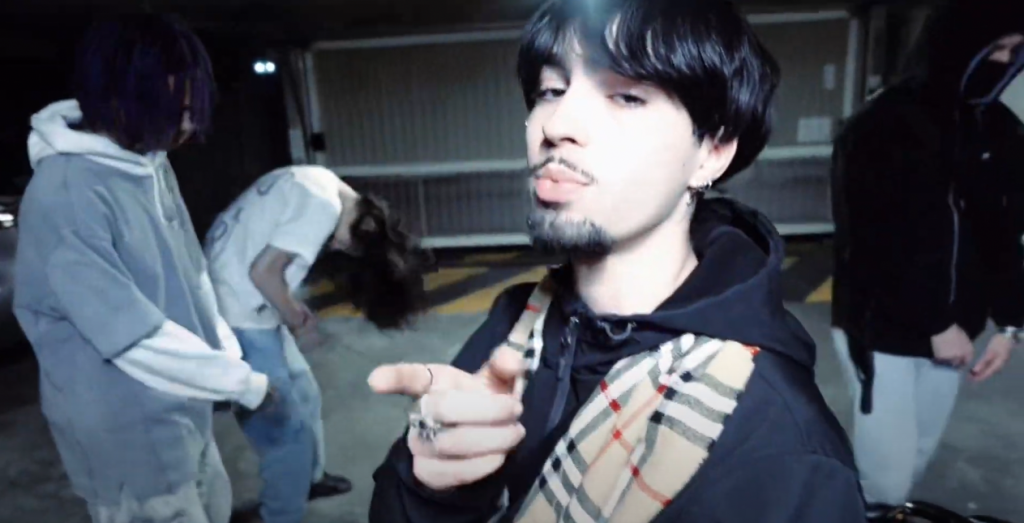 Photo de C'est tout pour le « CASH » dans le nouveau clip de PxrPle