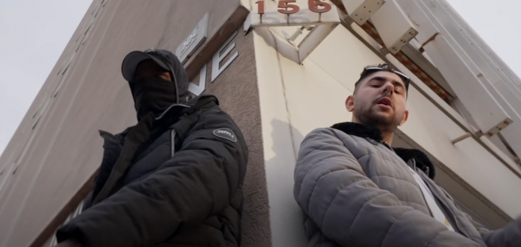 Photo de Zitoon met le feu dans son nouveau clip « A la base »