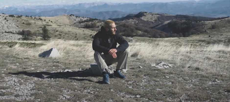 Photo de « Mal au crâne » ? Mattez le nouveau clip de Tanaa
