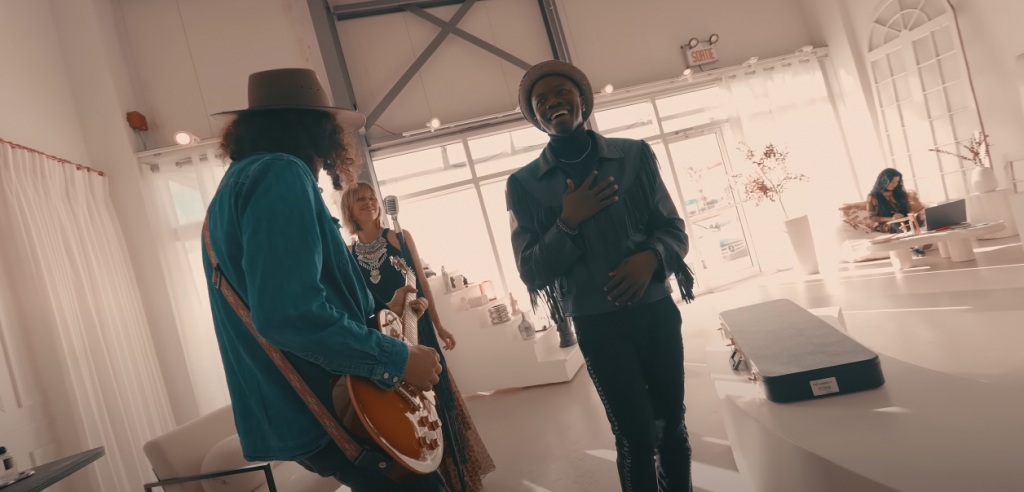 Photo de King Maliba raconte sa « Vie d'artiste » dans son nouveau clip