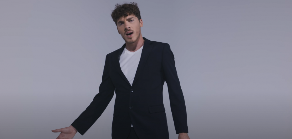 Découvrez l’histoire de « L’oiseau noir » avec le nouveau clip de Mathis Pacchiano Photo de Découvrez l'histoire de « L’oiseau noir » avec le nouveau clip de Mathis Pacchiano