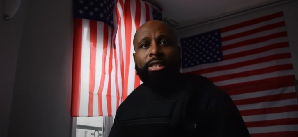 Photo de ROCKYH court après les « BILLETS VERT » dans un clip impactant !