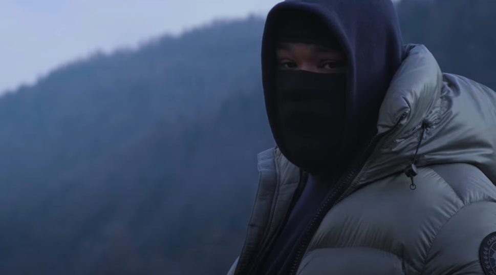 Photo de 98ONDATRACK court après ses rêves dans « JQDP »