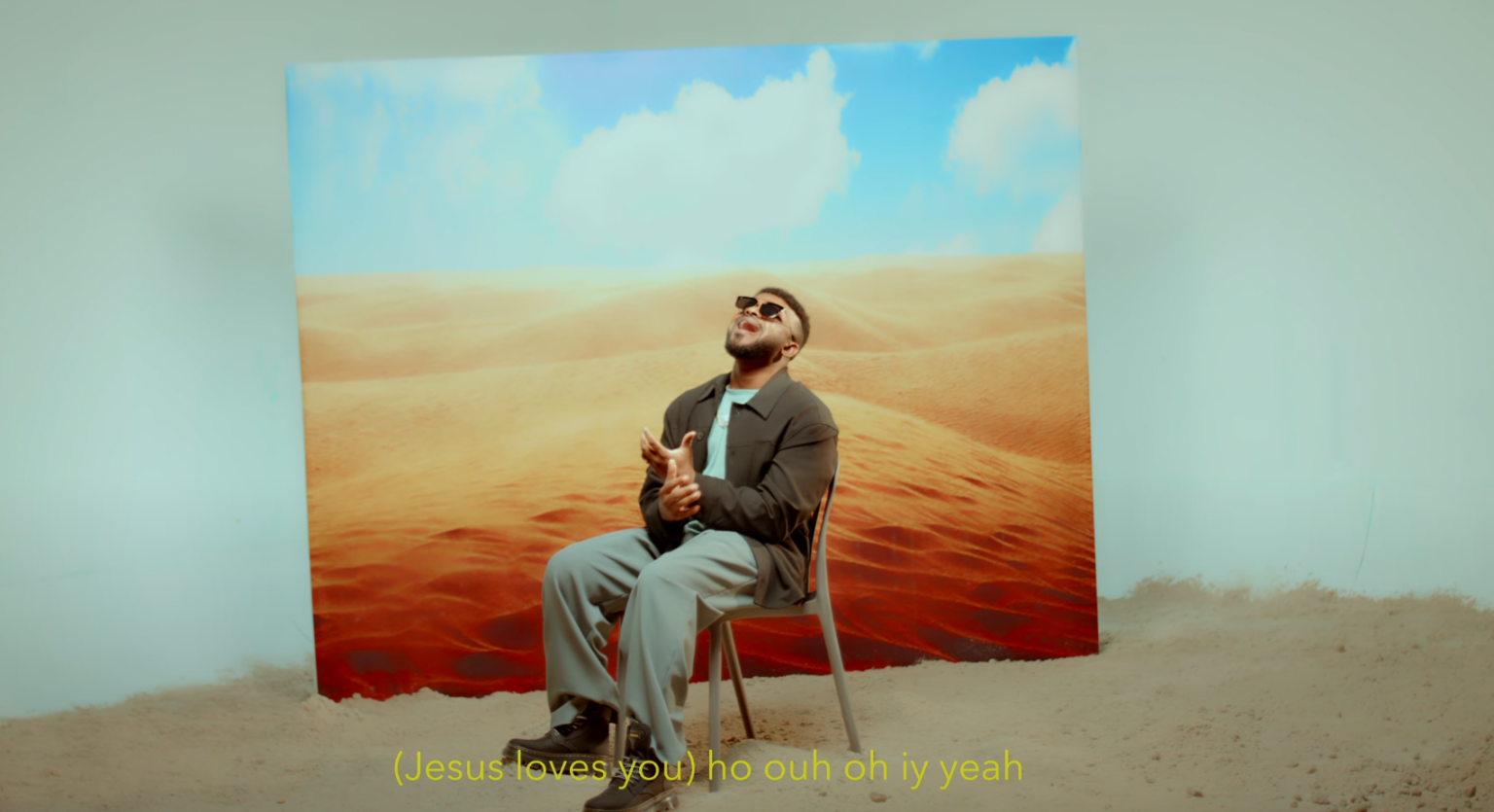 Photo de SCHIMEA diffuse l'amour dans « Jésus T'Aime », son nouveau clip